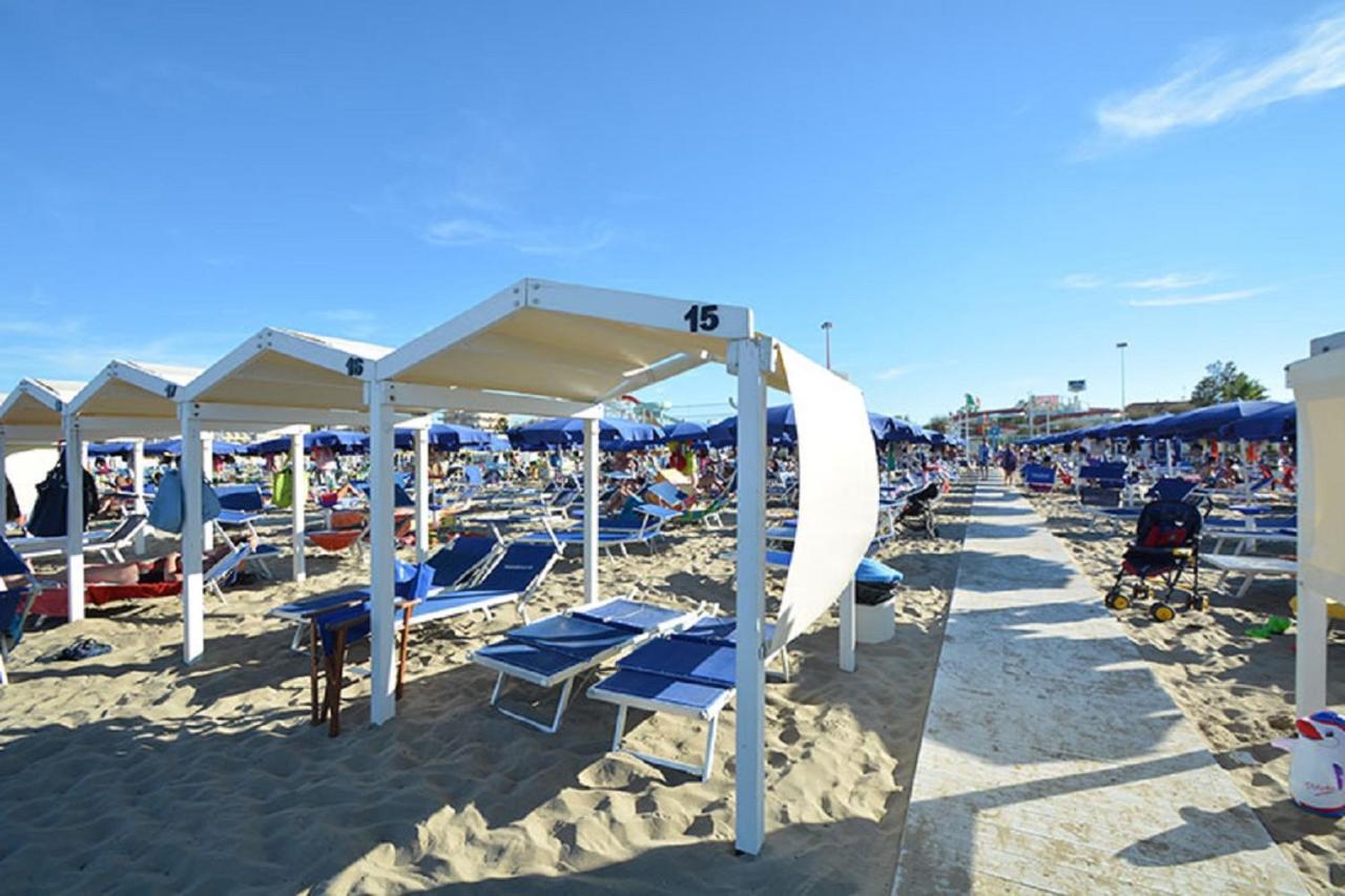 Riccione Beach Hotel Exterior foto