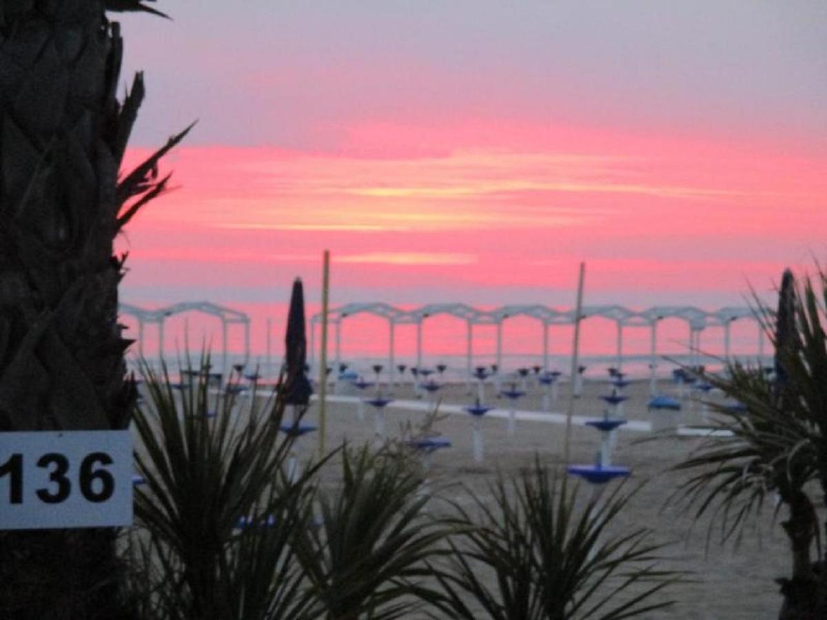 Riccione Beach Hotel Exterior foto