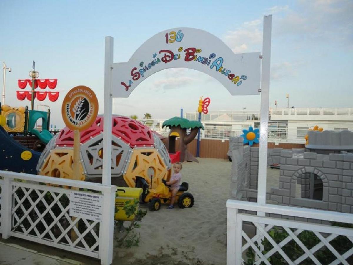 Riccione Beach Hotel Exterior foto